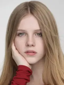 Alyla Browne