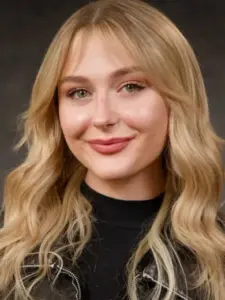 Alyvia Alyn Lind