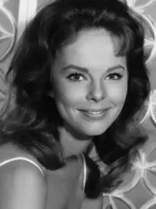 Anne Helm