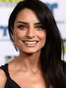 Άισλιν Ντερμπέζ (Aislinn Derbez)