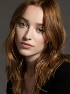 Φίμπι Ντίνεβορ (Phoebe Dynevor)