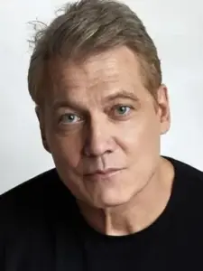 Holt McCallany