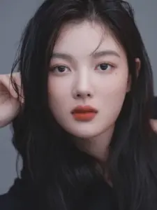 Kim Yoo-jung (Kim You-jung)