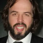 Άνγκους Σάμπσον (Angus Sampson)