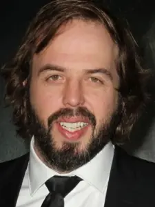 Άνγκους Σάμπσον (Angus Sampson)