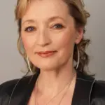 Λέσλι Μάνβιλ (Lesley Manville)