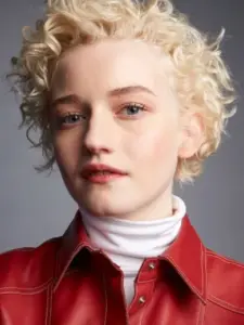 Τζούλια Γκάρνερ (Julia Garner)