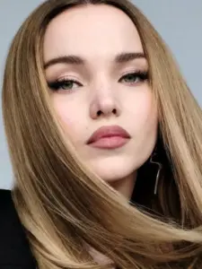 Ντοβ Κάμερον (Dove Cameron)