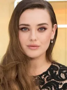 Κάθριν Λάνγκφορντ (Katherine Langford)