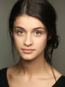Άνια Σαλότρα (Anya Chalotra)