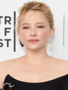 Χέιλι Μπένετ (Haley Bennett)