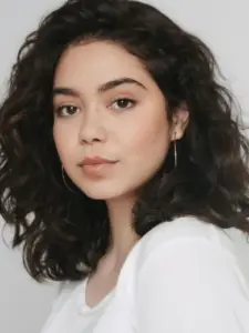 Αουλιί Κραβάλιο (Chloe Auli'i Cravalho)