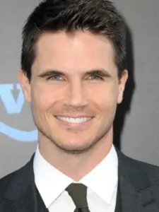 Ρόμπι Άμελ (Robbie Amell)