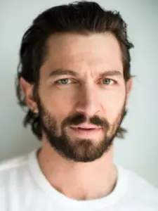 Μικιέλ Χάουσμαν (Michiel Huisman)