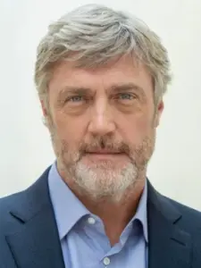 Vincent Regan