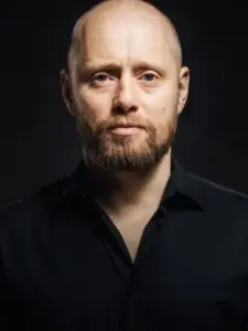 Άξελ Χένι (Aksel Hennie)