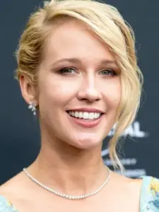Άνα Καμπ (Anna Camp)