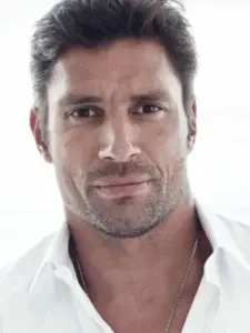 Manu Bennett
