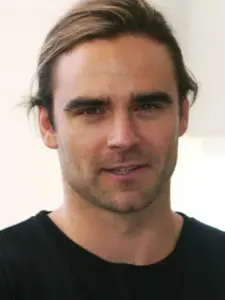 Dustin Clare