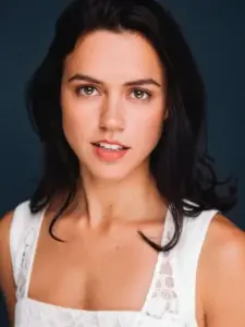 Nina Kiri