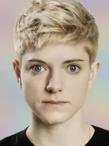 Mae Martin