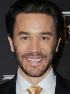 Τομ Πέλφρι (Tom Pelphrey)