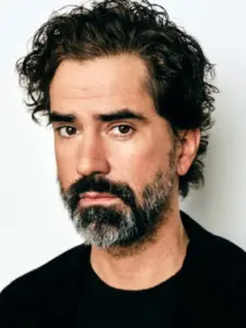 Χάμις Λινκλέιτερ (Hamish Linklater)