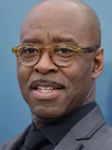 Κόρτνεϊ Μπ. Βανς (Courtney B. Vance)