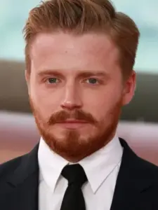 Τζακ Λόουντεν (Jack Lowden)