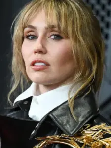 Μάιλι Σάιρους (Miley Cyrus)