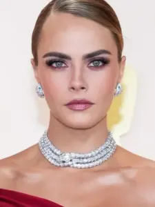 Κάρα Ντελεβίν (Cara Delevingne)