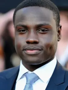 Ντάγιο Οκενίι (Dayo Okeniyi)