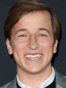 Σκάιλερ Τζισόντο (Skyler Gisondo)