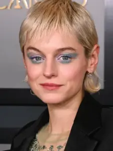 Έμμα Κόριν (Emma Corrin)