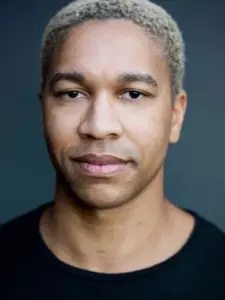 Άαρον Μότεν (Aaron Moten)