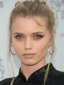 Άμπι Λι (Abbey Lee)