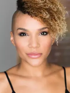 Έμι Ρέιβερ-Λάμπμαν (Emmy Raver-Lampman)