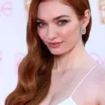 Έλινορ Τόμλινσον (Eleanor Tomlinson)