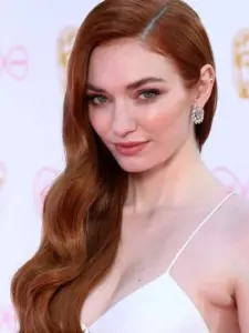 Έλινορ Τόμλινσον (Eleanor Tomlinson)