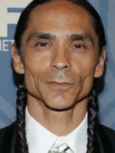 Ζαν ΜακΚλάρνον (Zahn McClarnon)