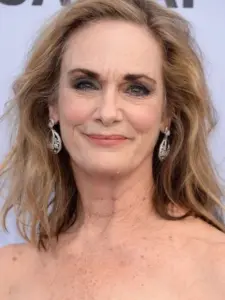 Λίσα Έμερι (Lisa Emery)