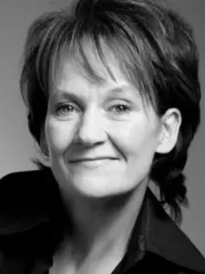 Λορέιν Άσμπουρν (Lorraine Ashbourne)