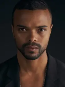 Έκα Ντάρβιλ (Eka Darville)