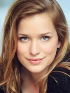 Elizabeth Lail