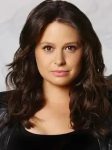 Katie Lowes