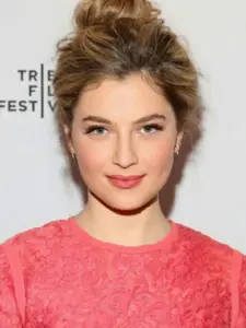 Zoe Levin