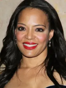 Λούνα Λόρεν Βέλεζ (Luna Lauren Vélez)