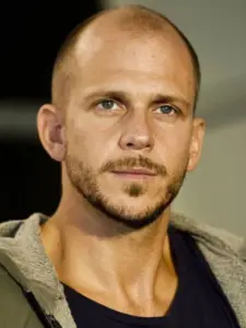Γκούσταφ Σκάρσγκoρντ (Gustaf Skarsgård)