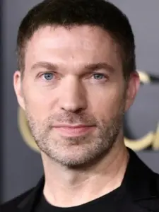 Τράβις Νάιτ (Travis Knight)