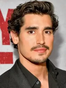 Henry Zaga (Henrique Zaga)